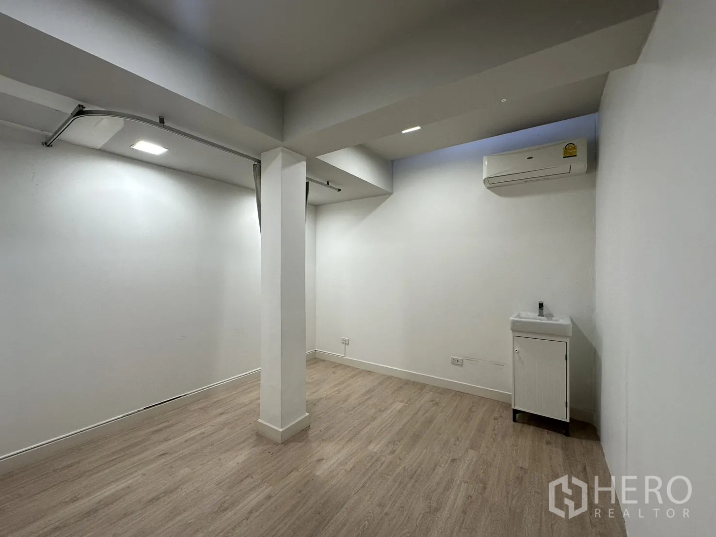 Property Image #7 for property HRE01478