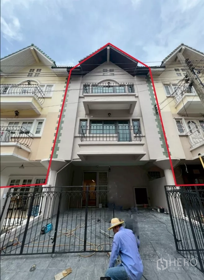 Home Office for rent in Phra Khanong, Bangkok - Multi-storey home office facade with balconies, iron fence, and gated carport near BTS Punnawithi in Phra Khanong.