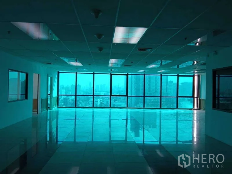 Office Space for rent in Huai Khwang, Bangkok - Large panoramic windows in an open-plan office showcasing Bangkok city skyline views.