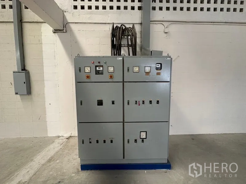 Factory for rent in Lam Luk Ka, Pathum Thani - Industrial electrical control panel inside the factory.