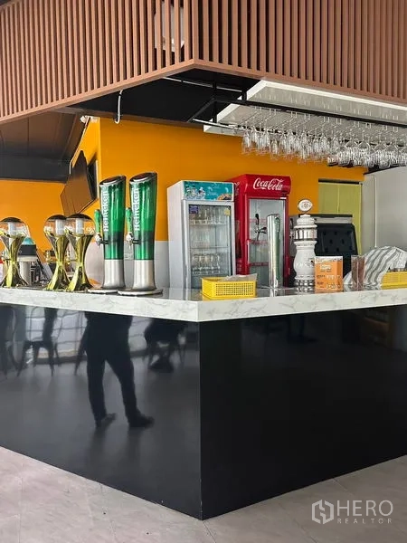 Retail Space for rent in Khlong Toei, Bangkok - Marble-topped bar counter with beer taps, hanging glass racks and beverage fridges.