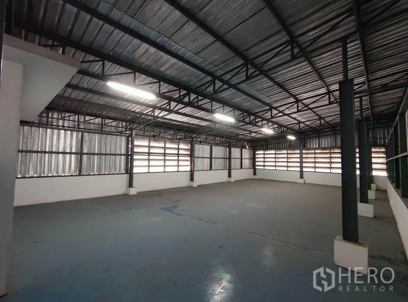 Warehouse for rent in Bang Phli, Samut Prakan - Upper-level storage area with metal roof, steel beams and LED lighting.