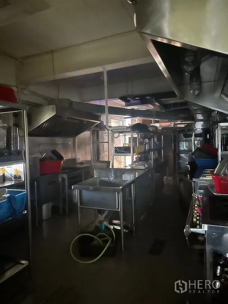 Retail Space for rent in Khlong Toei, Bangkok - Commercial kitchen fitted with stainless workstations, hoods, sinks and appliances.
