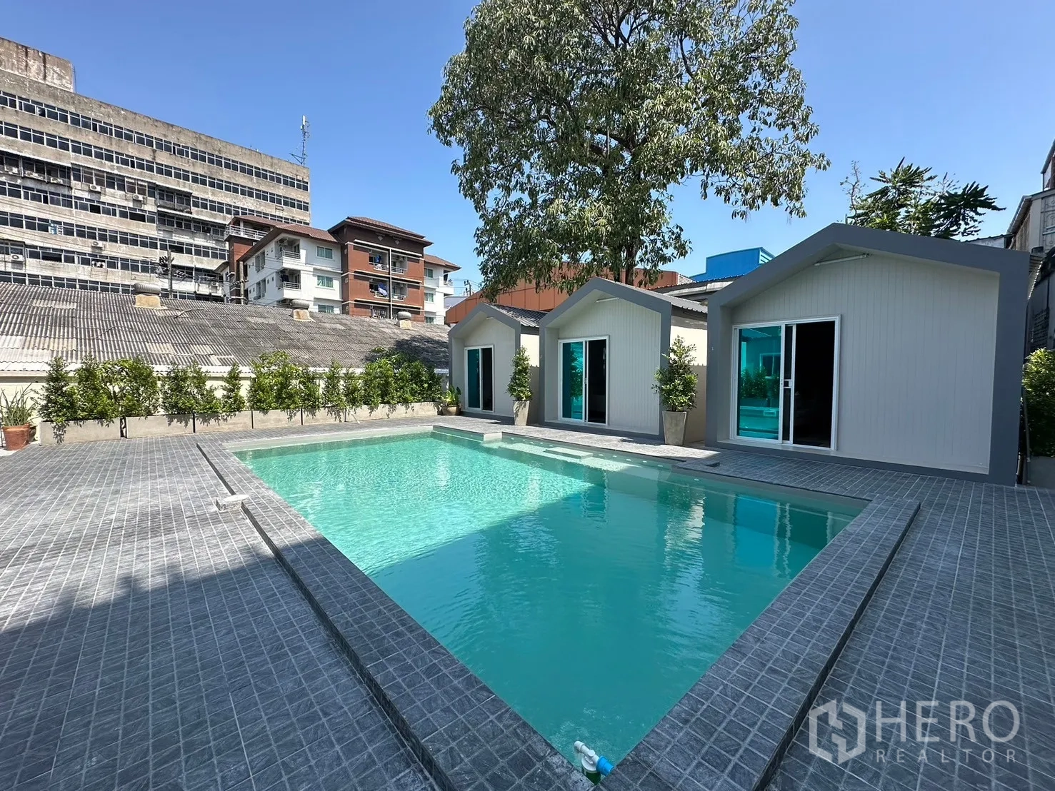 Home Office for rent in Suan Luang, Bangkok - Outdoor swimming pool with three modern poolside cabins.