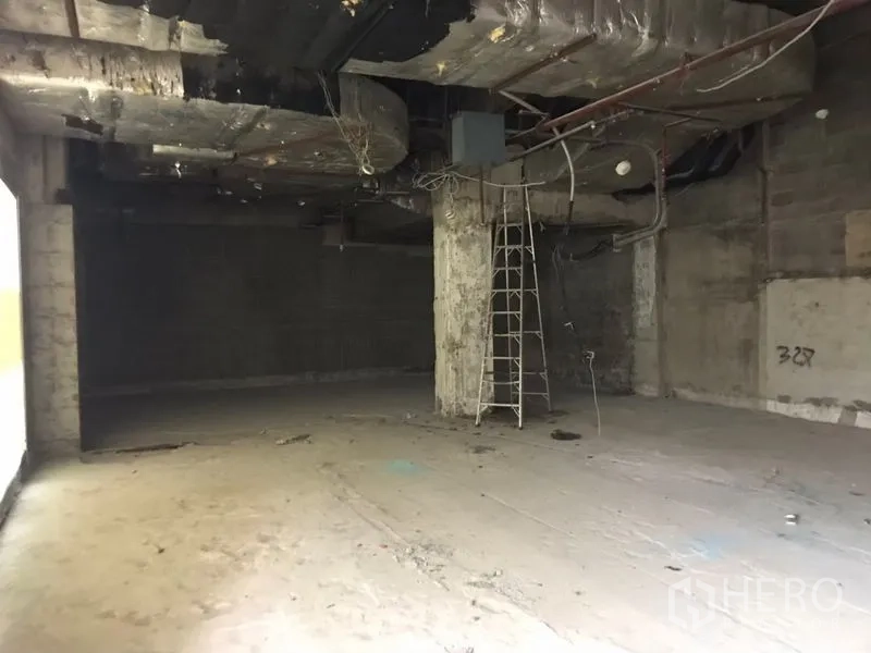 Retail Space for rent in Bang Rak, Bangkok - Raw ground-floor retail unit with exposed ceiling, concrete columns, and unfinished flooring.