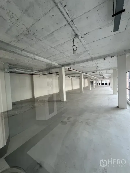 Retail Space for rent in Watthana, Bangkok - Spacious shell retail interior with exposed ceiling services and columns.
