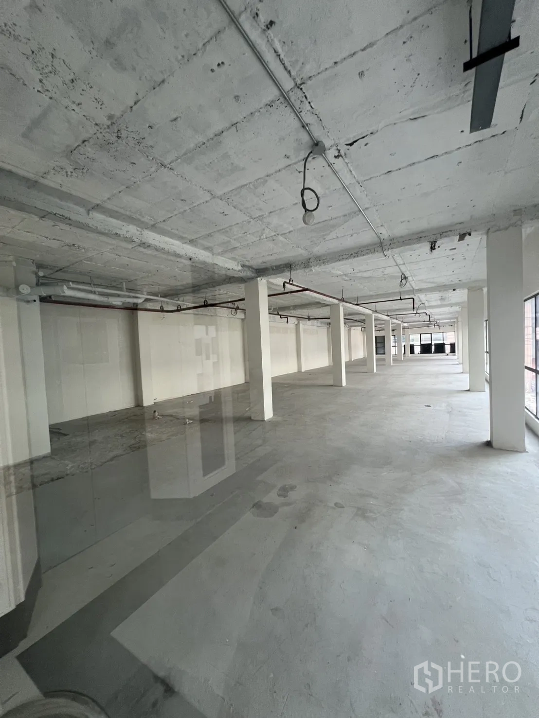 Retail Space for rent in Watthana, Bangkok - Spacious shell retail interior with exposed ceiling services and columns.