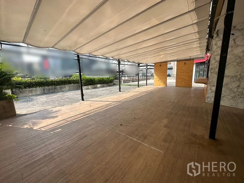 Retail Space for rent in Pathum Wan, Bangkok - Covered outdoor terrace with retractable canopy and tiled decking for seating or display.