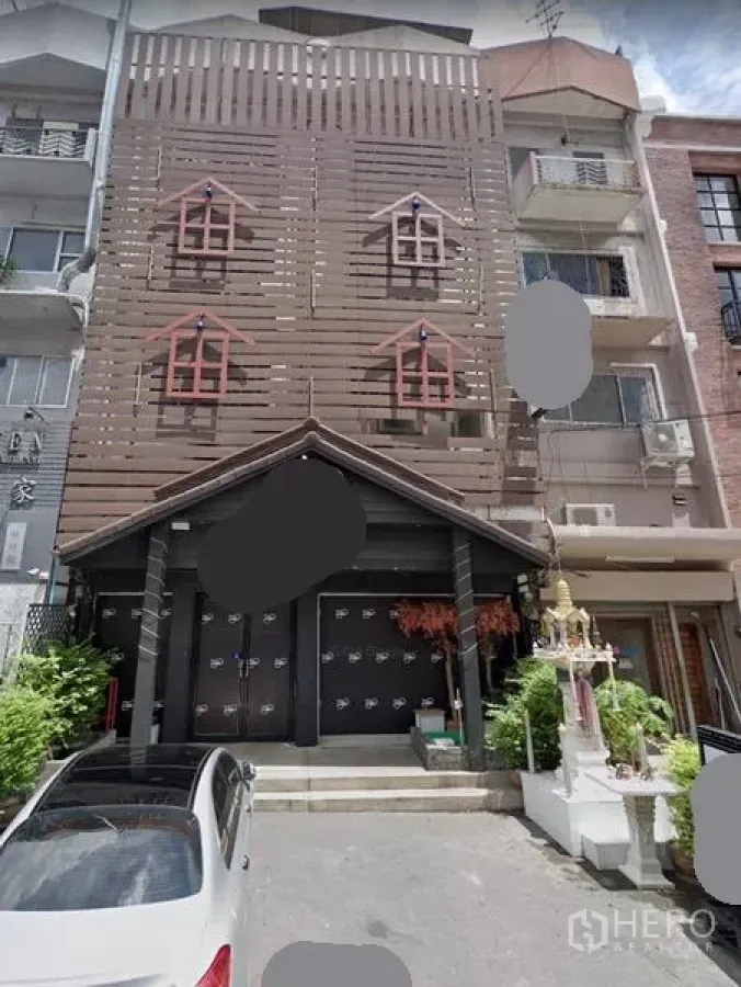 Retail Space for rent in Watthana, Bangkok - Multi-storey retail shophouse exterior with wood-slat facade, gabled awning and small forecourt in Thonglor.
