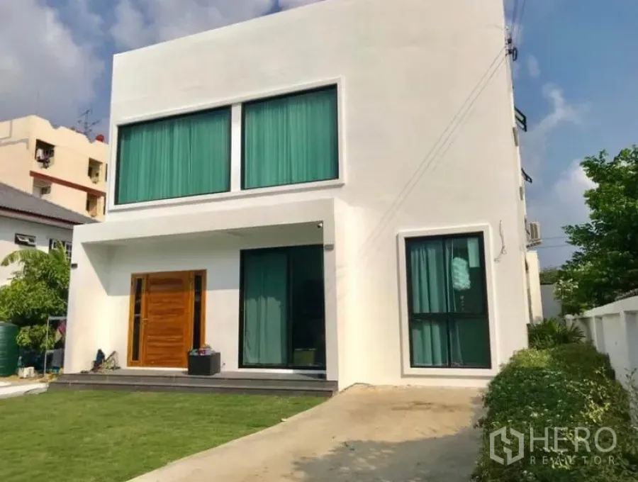 Featured image for For rent 4 Bedroom Detached House in Bang Na, Bangkok BTS Udom Suk