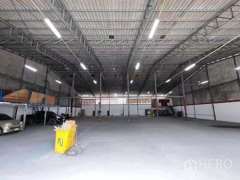 Warehouse for rent in Bang Phli, Samut Prakan - Bright warehouse interior with insulated metal roof, LED strip lights and louvered vents.