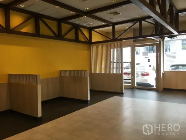 Retail Space for rent in Khlong Toei, Bangkok - Seating niches and partition panels beneath decorative ceiling beams near the front entrance.