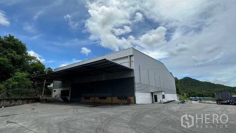 Warehouse for rent in Si Racha, Chon Buri - Warehouse facade showing covered dock bays and broad turning area for trailers.