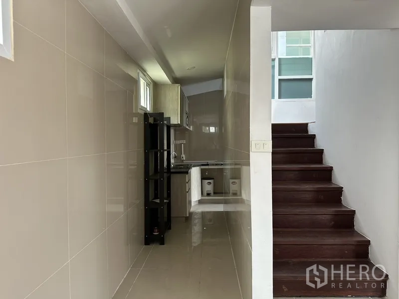 Property Image #11 for property HRE00319
