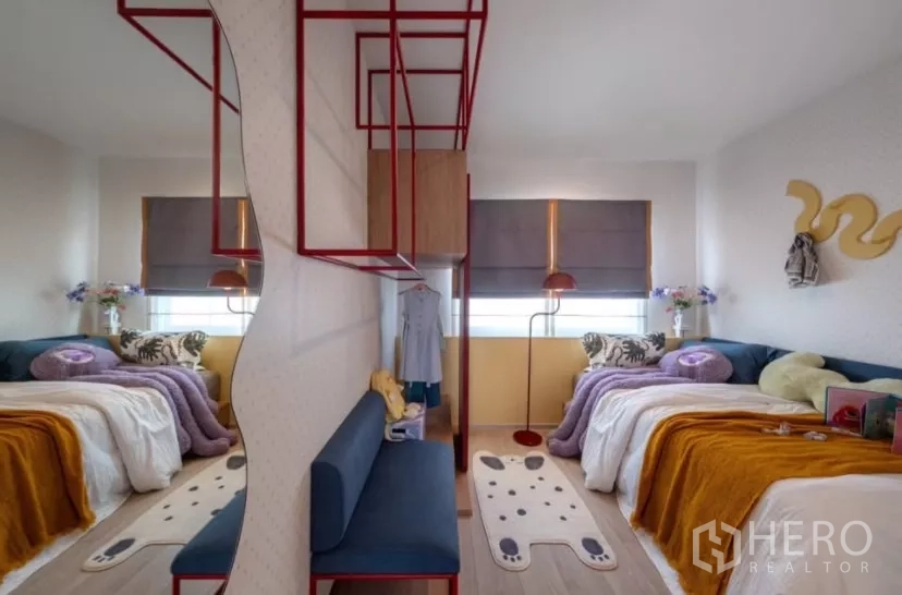 Townhouse for rent in Bang Phli, Samut Prakan - Twin bedroom with two beds and creative red frame divider and playful decor.