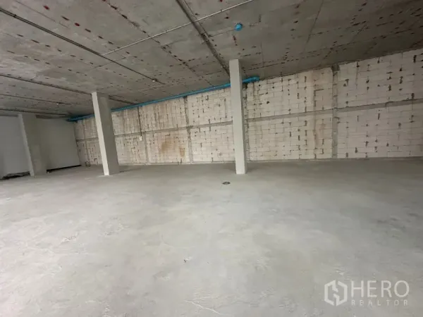 Retail Space for rent in Bang Na, Bangkok - Unfitted retail interior showing exposed block wall, structural columns and ceiling services.