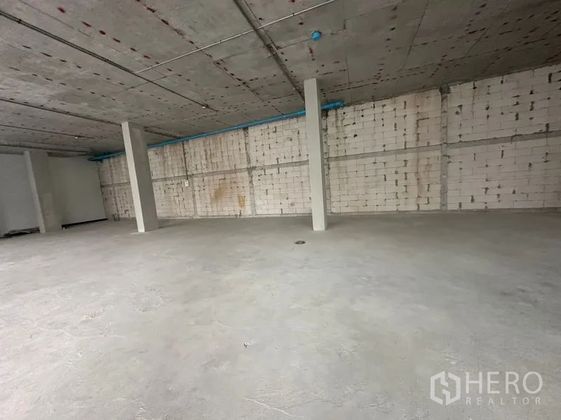Retail Space for rent in Bang Na, Bangkok - Unfitted retail interior showing exposed block wall, structural columns and ceiling services.