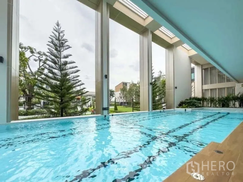Townhouse for rent in Suan Luang, Bangkok - Indoor saltwater swimming pool with skylights and views to the landscaped courtyard.