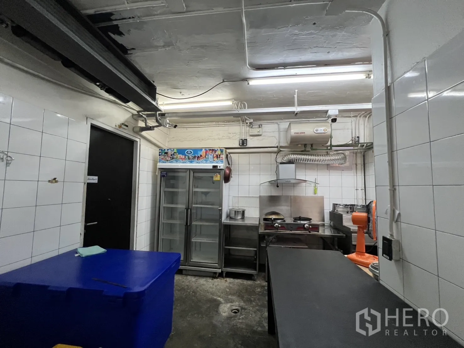 Retail Space for rent in Watthana, Bangkok - Commercial kitchen with tiled walls, refrigerators, stove and fryer.