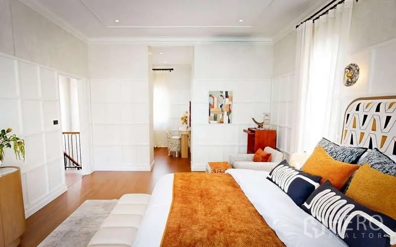 Detached House for rent in Bang Phli, Samut Prakan - Spacious master suite with high ceiling, white panel walls and a sitting area leading to a dressing room.