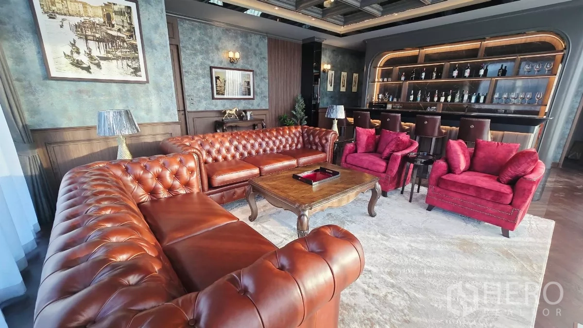Detached House for rent in Prawet, Bangkok - Penthouse lounge with leather chesterfield sofas, red armchairs and a full bar.