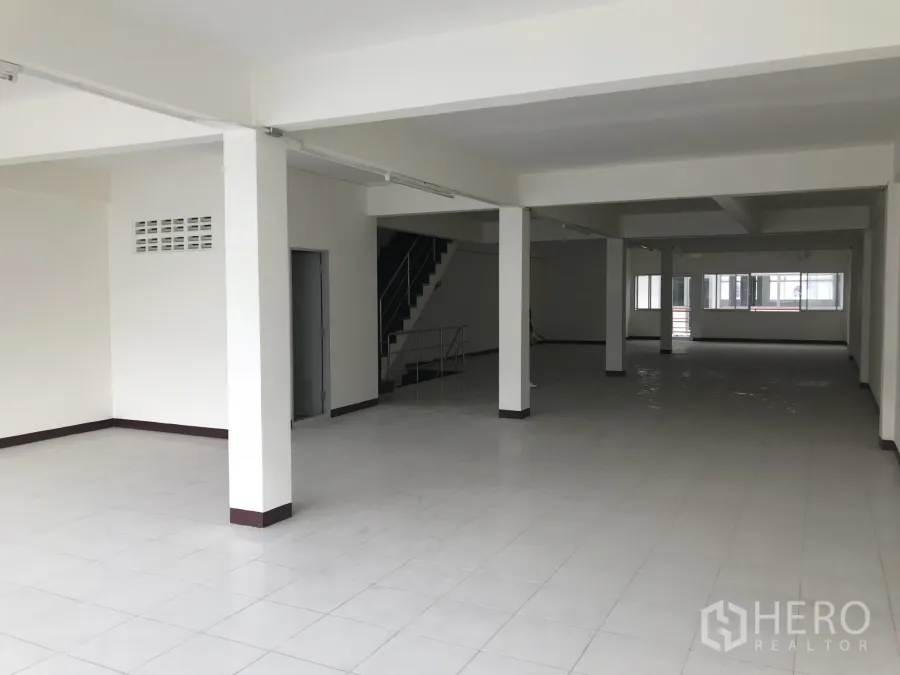 Featured image for For rent Office Space 312 sqm in Samsen Nok, Huai Khwang, Bangkok