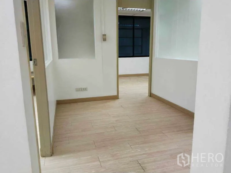 Office Space for rent in Bang Na, Bangkok - Small office room with frosted glass panels and clean white walls.