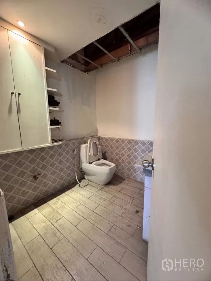 Retail Space for rent in Watthana, Bangkok - Compact restroom with tiled walls and floor, ready for refurbishment.