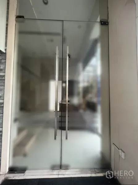 Retail Space for rent in Watthana, Bangkok - Frosted glass double doors with stainless steel handles at the shop entrance.