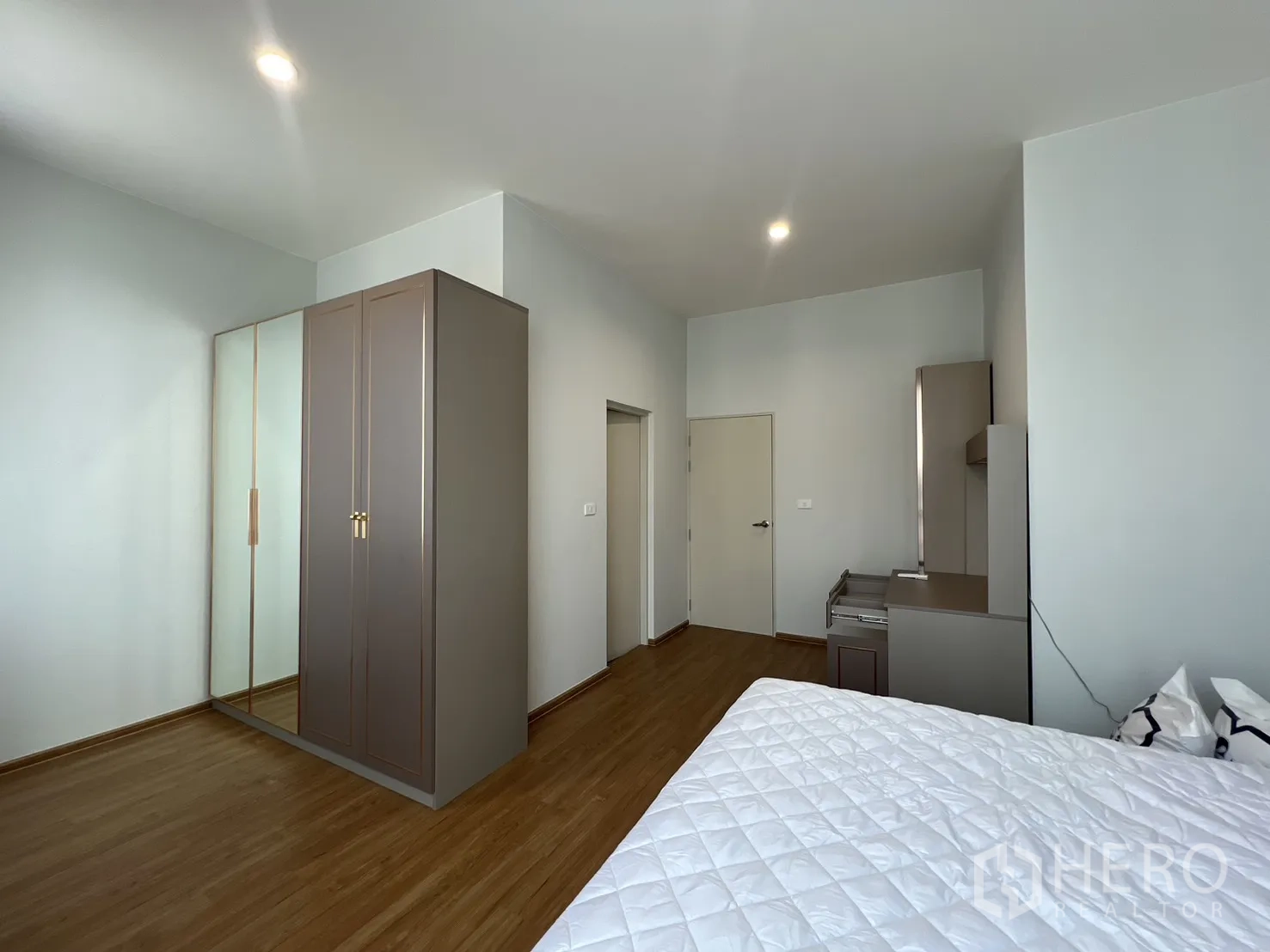 Property Image #20 for property HRE00409