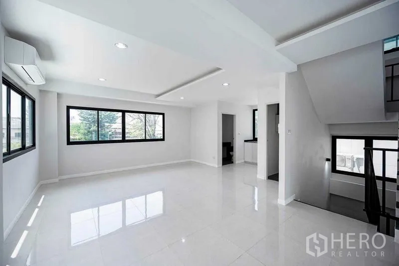 Home Office for rent in Suan Luang, Bangkok - Upper-floor open space with large windows, split air-conditioning, and stair landing.