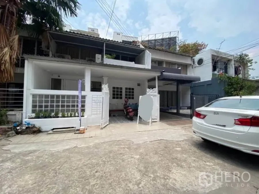 Featured image for For rent Townhouse in Khlong Tan, Khlong Toei, Bangkok BTS Phrom Phong