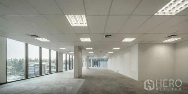 Office Space for rent in Bang Kapi, Bangkok - Large open‑plan office floor with grid ceiling, LED lighting, and floor‑to‑ceiling windows.