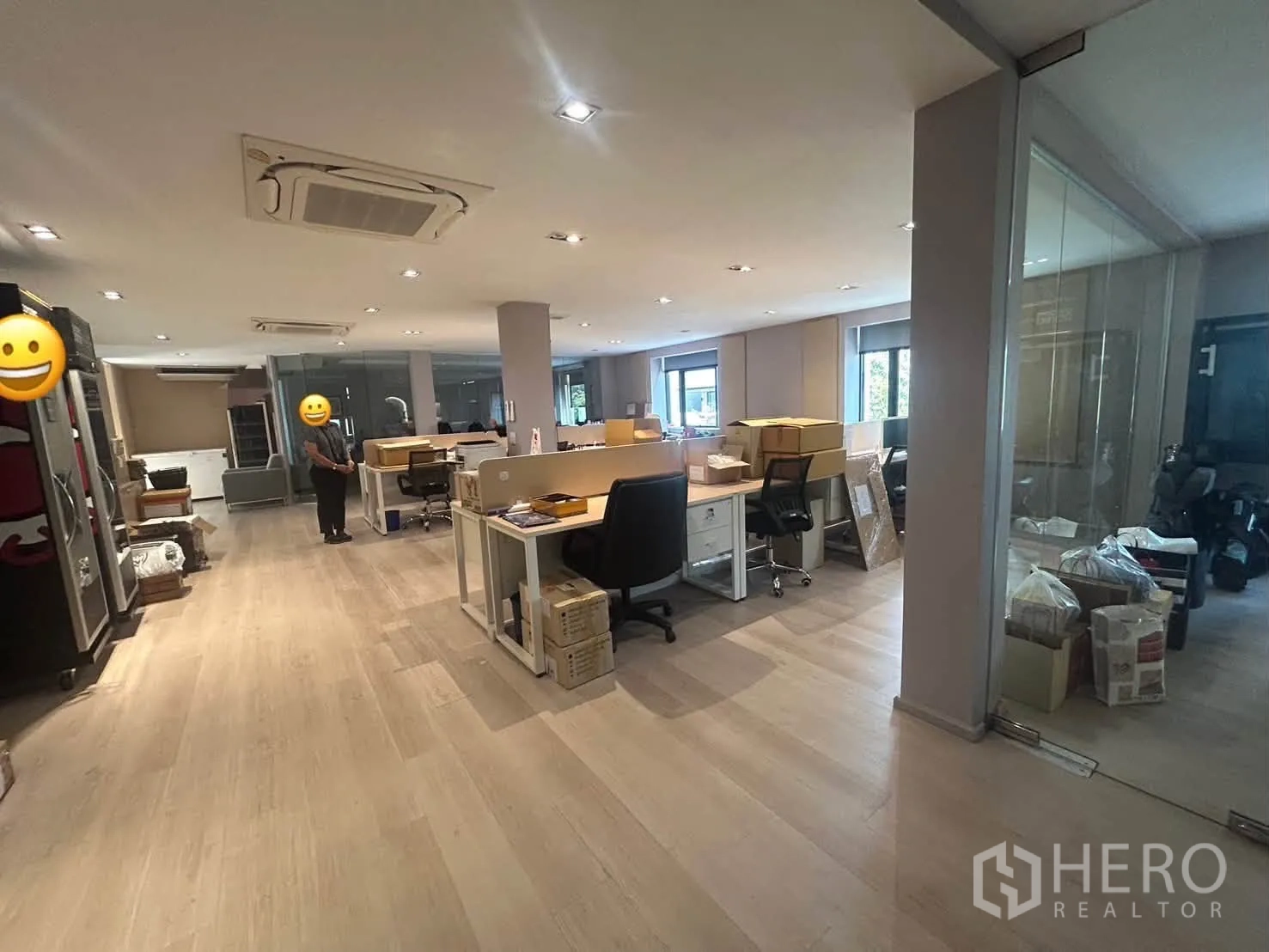 Office Space for rent in Bang Rak, Bangkok - Open-plan office with desks, glass partitions, recessed lights and cassette AC
