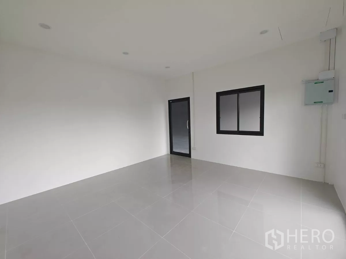 Warehouse for rent in Sam Phran, Nakhon Pathom - Clean office room with glass door and window, ready for fit-out.