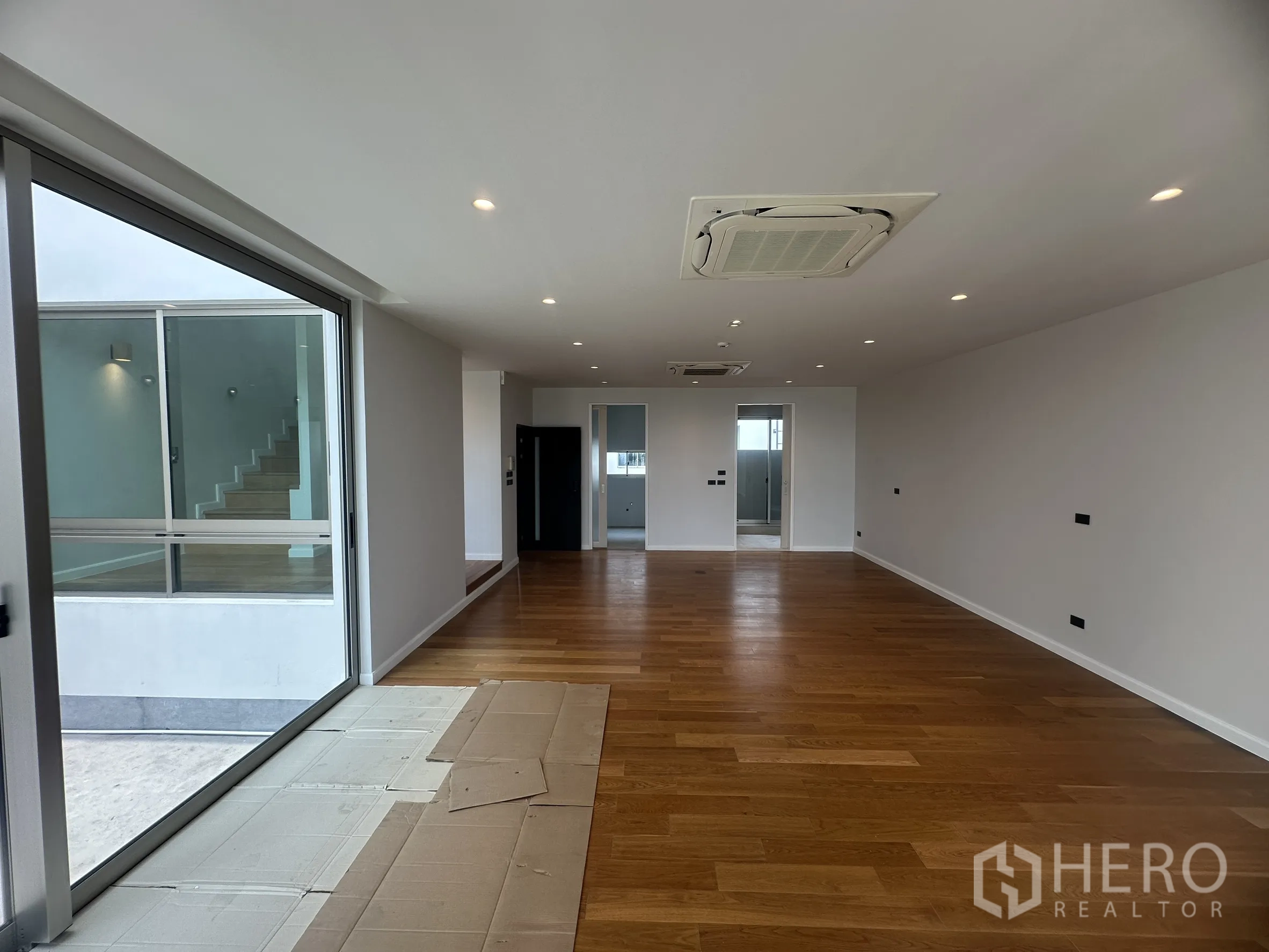 Property Image #5 for property HRE00649