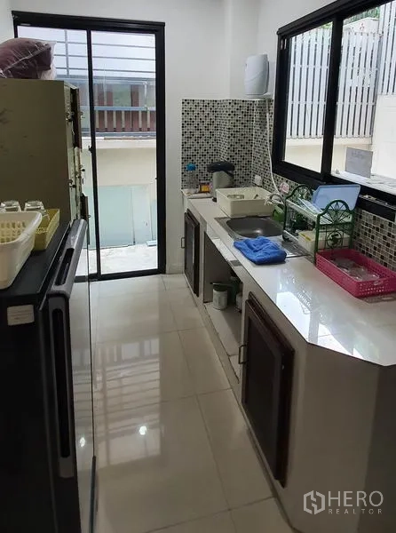 Home Office for rent in Chatuchak, Bangkok - Pantry with mosaic backsplash, sink and sliding glass door to a small balcony.