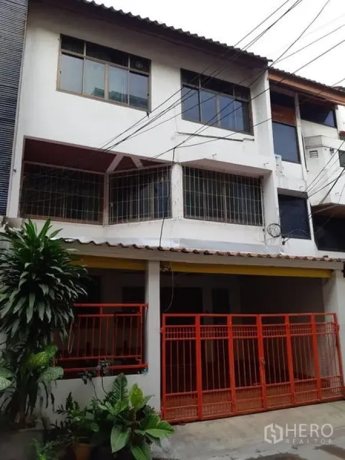 Featured image for For rent 4 Bedroom Townhouse in Khlong Tan Nuea, Watthana, Bangkok BTS Thonglor