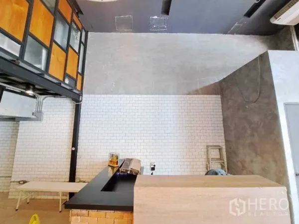Retail Space for rent in Khlong Toei, Bangkok - Service counter with white subway tiles, concrete finishes and a high ceiling.