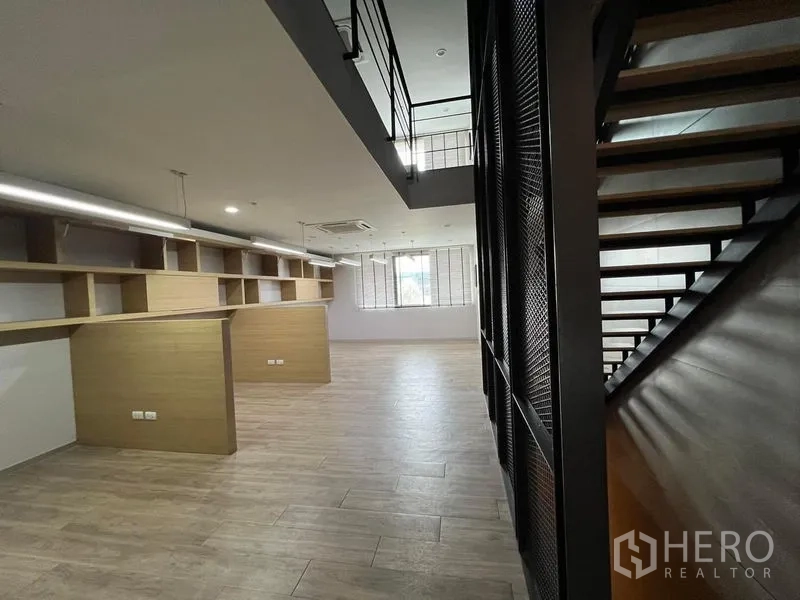 Home Office for rent in Bueng Kum, Bangkok - Large open workspace with mezzanine and modular shelving.