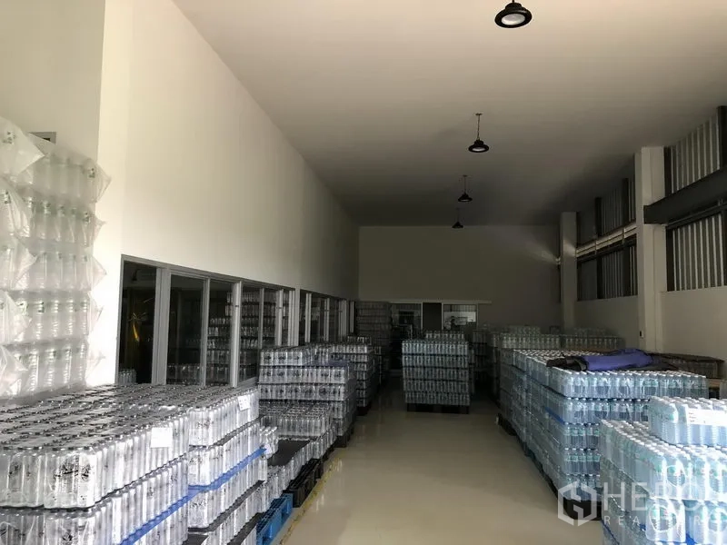 Factory for rent or sale in Wang Noi, Phra Nakhon Si Ayutthaya - Wide warehouse aisle with pallets of packaged goods on a polished floor.