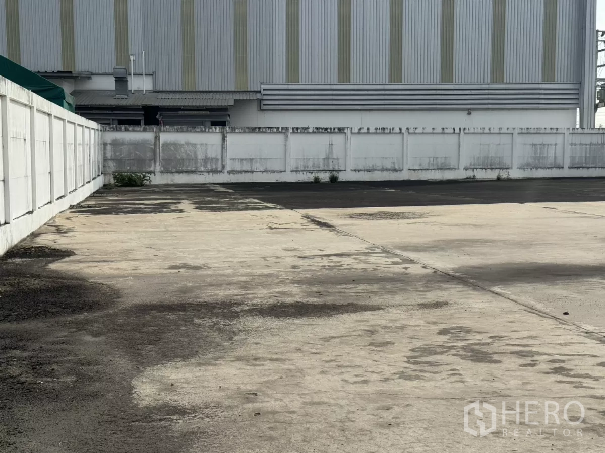 Factory for rent or sale in Bang Phli, Samut Prakan - Long concrete apron running along perimeter wall of the compound.