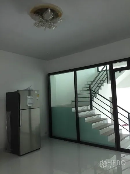 Home Office for rent in Wang Thonglang, Bangkok - Bright room with glossy white floor, glass partition and staircase, with a stainless refrigerator.
