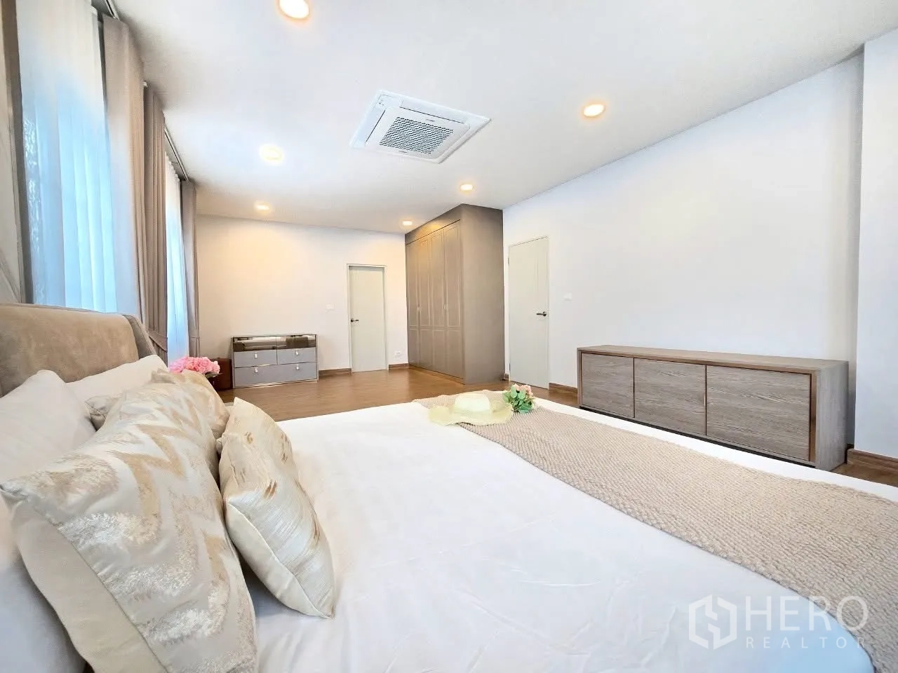Detached House for rent in Bang Phli, Samut Prakan - Master bedroom view showing wardrobes and dressers