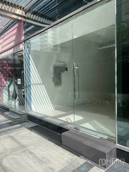 Retail Space for rent in Khlong Toei, Bangkok - Street-level glass storefront with double doors and a modern facade at a retail unit near Thonglor.
