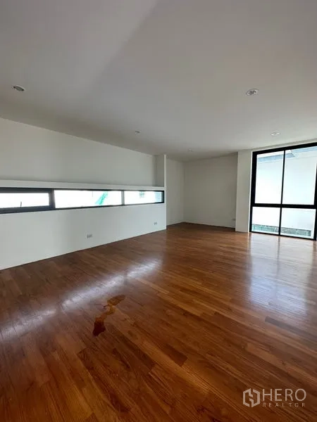 Detached House for rent in Watthana, Bangkok - Modern white detached house exterior with a private mosaic-tile swimming pool under construction.