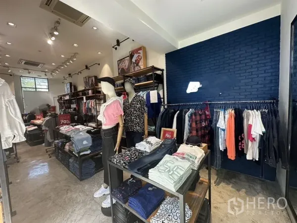Retail Space for rent in Phra Khanong, Bangkok - Display area with dark blue accent wall, shelving, mannequins and ceiling lights in a clean retail space.
