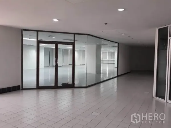 Office Space for rent in Huai Khwang, Bangkok - Glass-walled corner entrance to the office suite from a tiled corridor