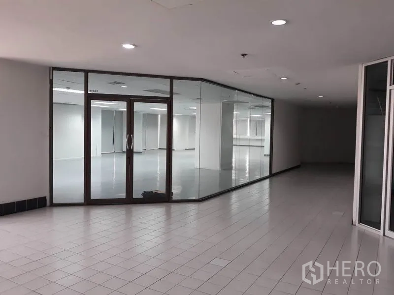 Office Space for rent in Huai Khwang, Bangkok - Glass-walled corner entrance to the office suite from a tiled corridor