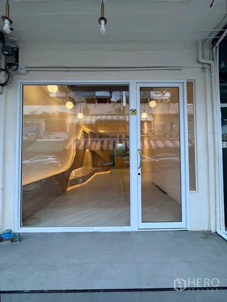 Featured image for 出租 店屋 150 平方米 在 Wang Mai 巴吞旺 曼谷